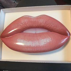 Huda beauty contour and strobe lip set